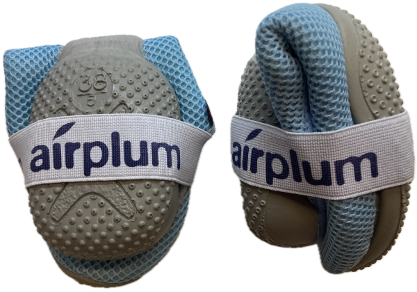 chaussons bleus pliés en 2 avec élastique de maintien