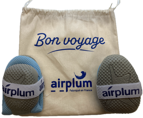 chaussons pliés en 2 avec élastiques autour et pochette voyage de rangement